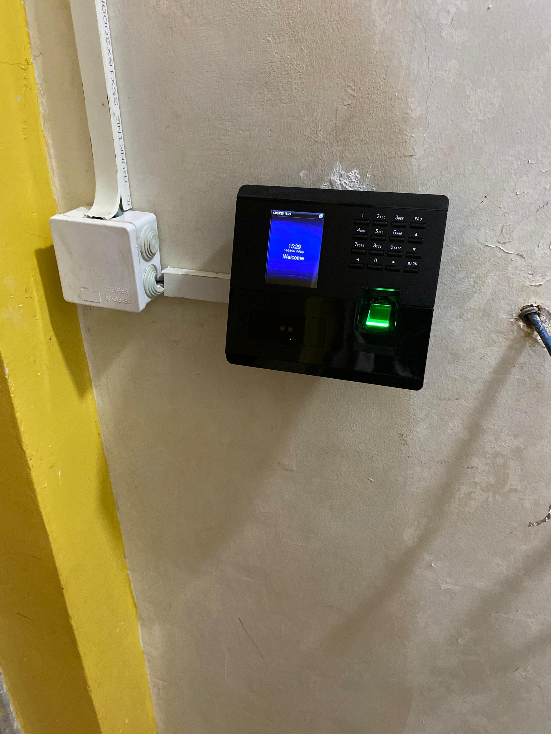 Installation d'un système de contrôle de présence au profit